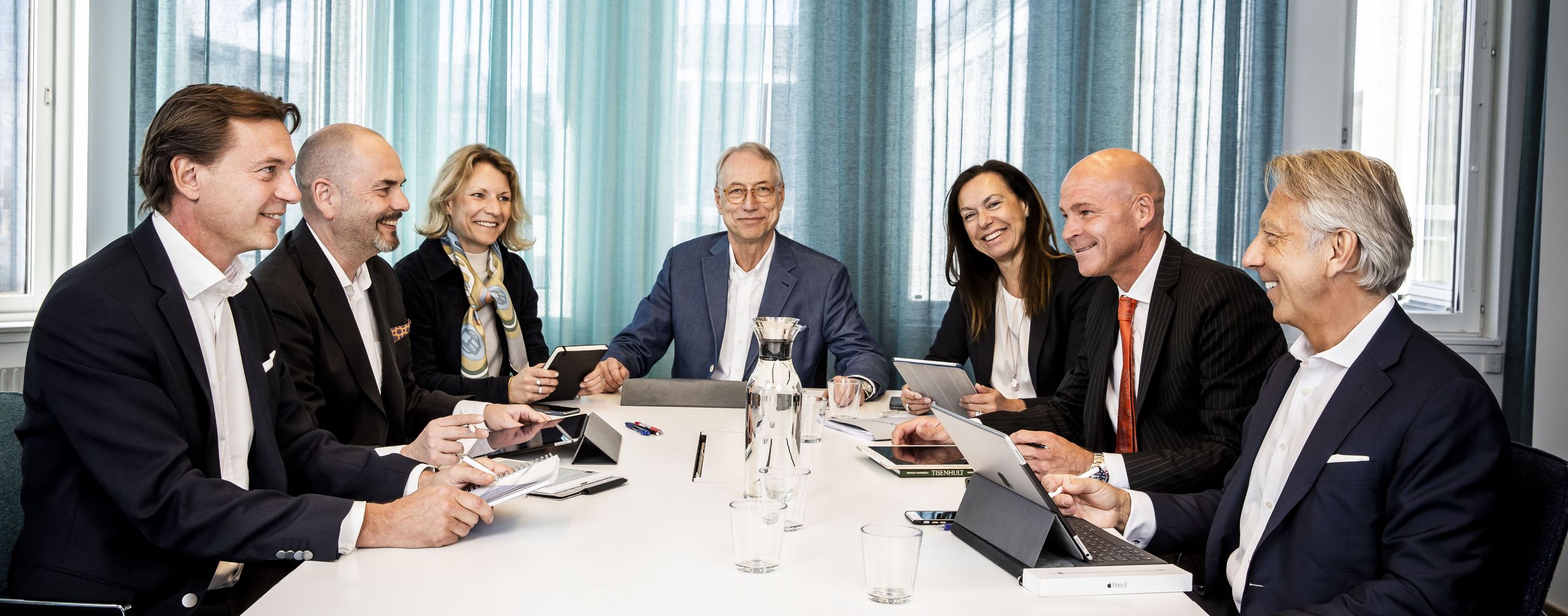 Sitting, from the left: Johan Sjö, Ulf Mattsson, Malin Nordesjö, Anders Börjesson, Eva Elmstedt, Henrik Hedelius, Kenth Eriksson.
